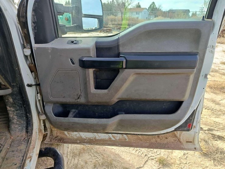 2017-ford-f550-image-39