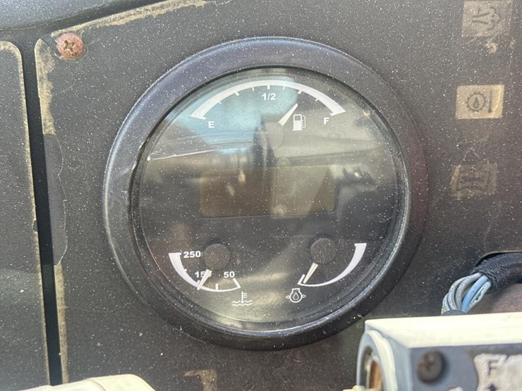 2015-jlg-g6-42a-image-35