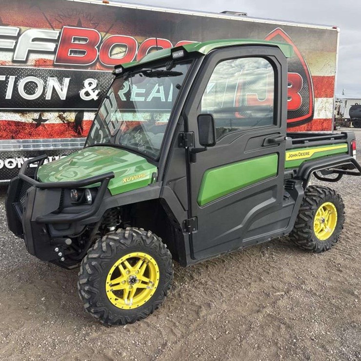 JOHN DEERE GATOR