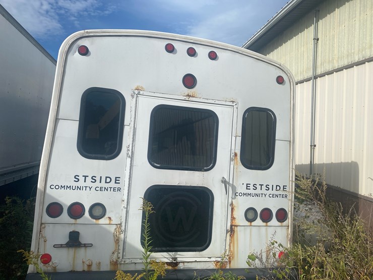 #53-•-2009-chevy-minibus-image-2