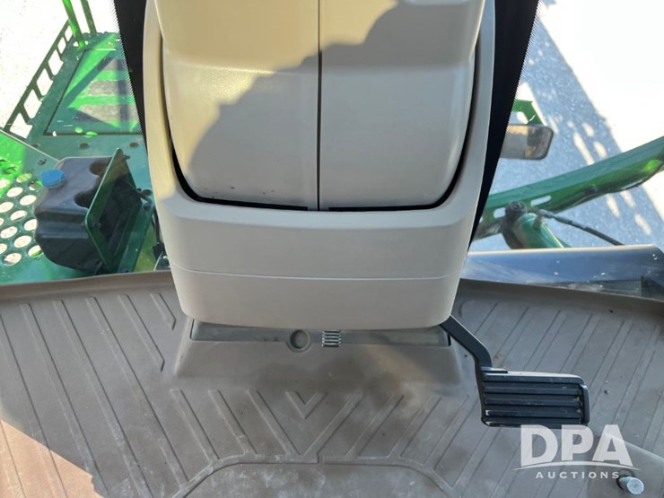 2019-john-deere-r4038-image-68