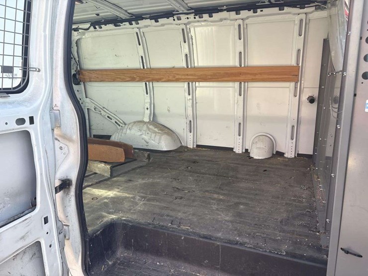 2013-chevrolet-2500-image-30