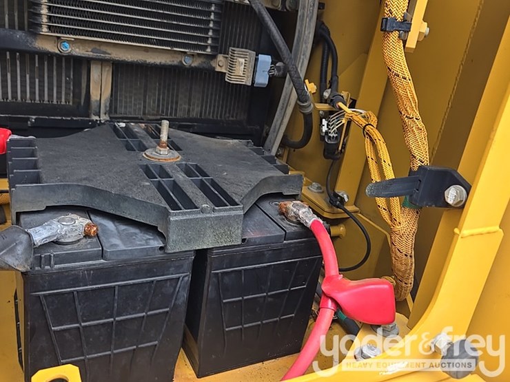 2016-caterpillar-312fgc-image-88