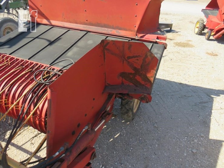 new-holland-144-image-4