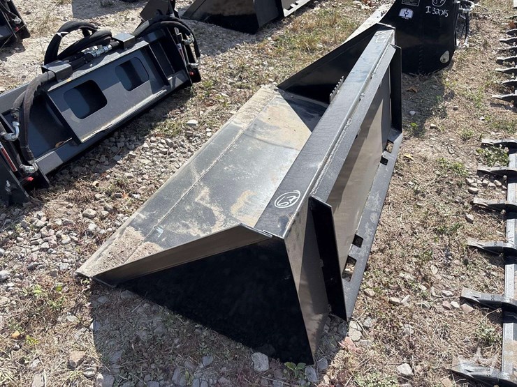 2025-swict-66in-bucket-skid-steer-attachment-image-2