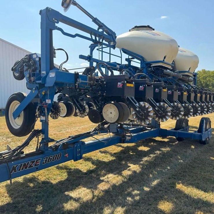 2013 KINZE 3600