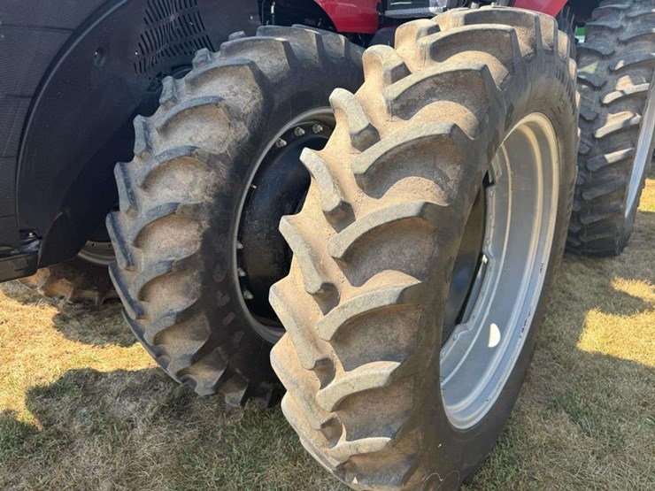 2014-case-ih-235-image-10