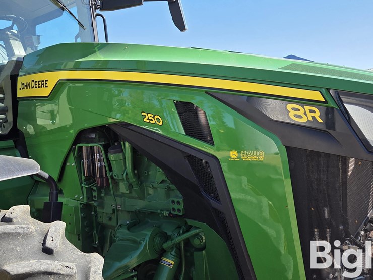 2021-john-deere-8r-250-image-11