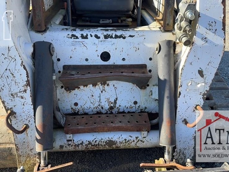 2008-bobcat-t300-image-16