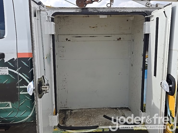 2014-dodge-service-truck-image-48