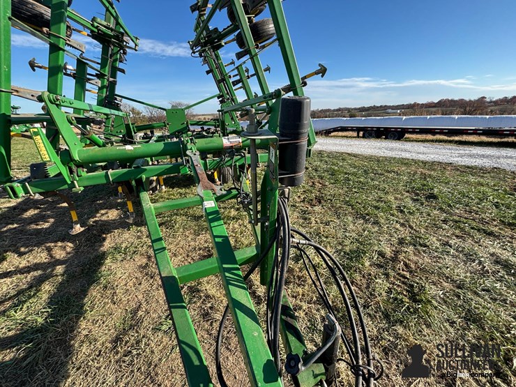 2005-john-deere-2210-image-12