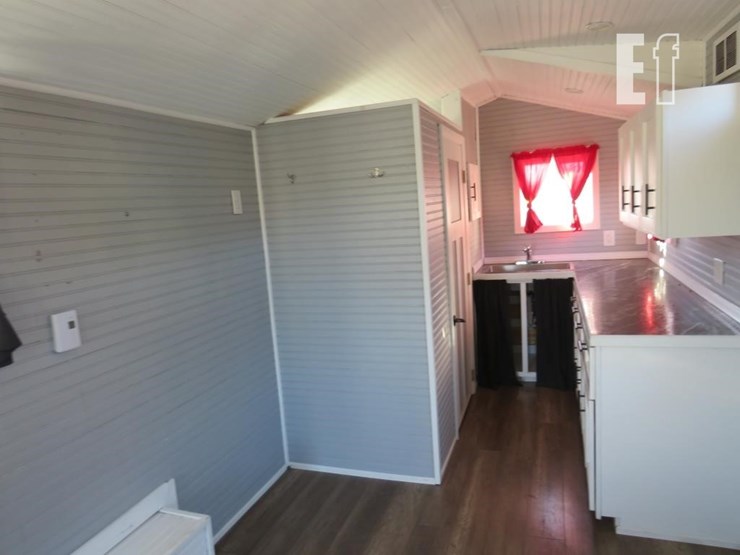 8'-x-22'-tiny-house-on-transport-image-9