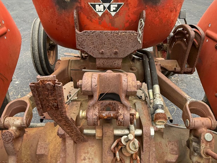 massey-ferguson-135-image-15