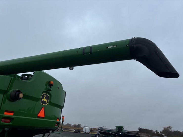 2013-john-deere-s670-image-19