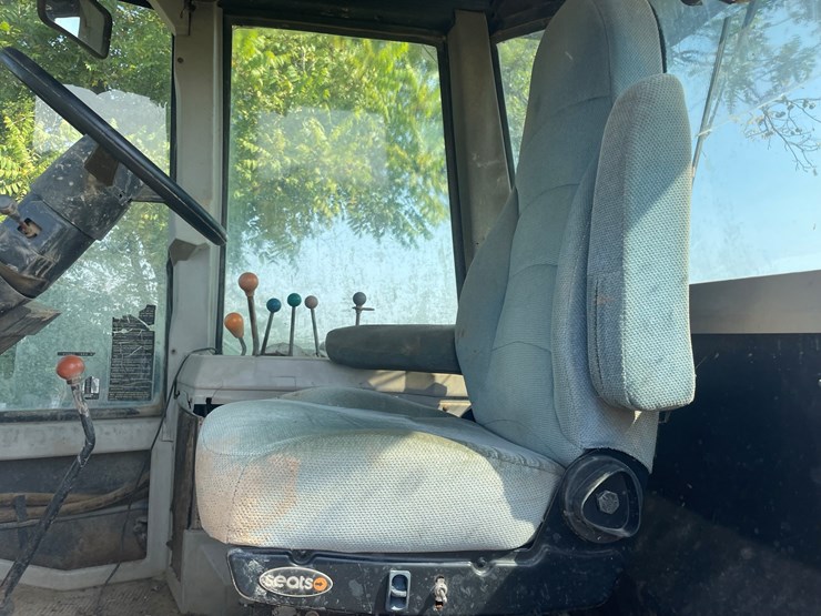 1991-versatile-876-image-33