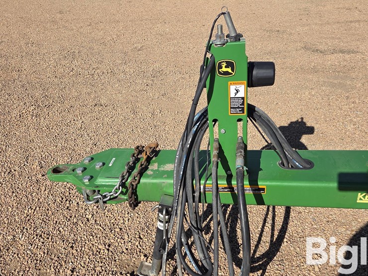 2014-john-deere-2210-image-9