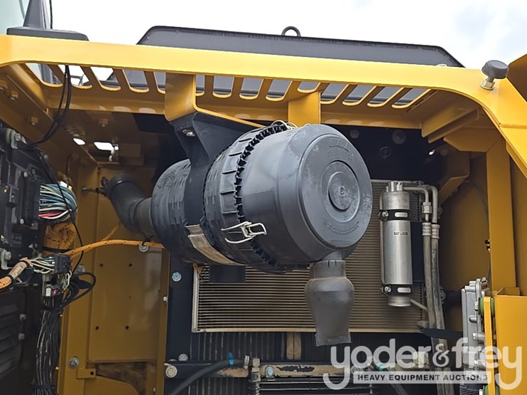 2016-caterpillar-312fgc-image-86