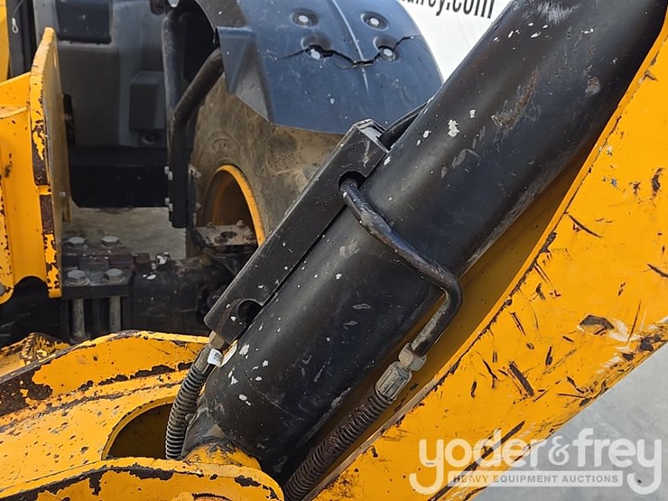 2017-jcb-512-56-image-55