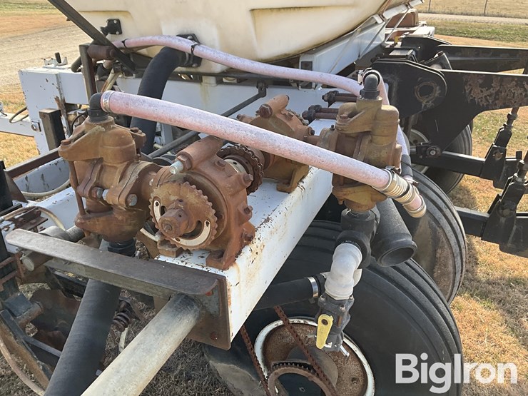 unverferth-8r30-fertilizer-applicator-image-17