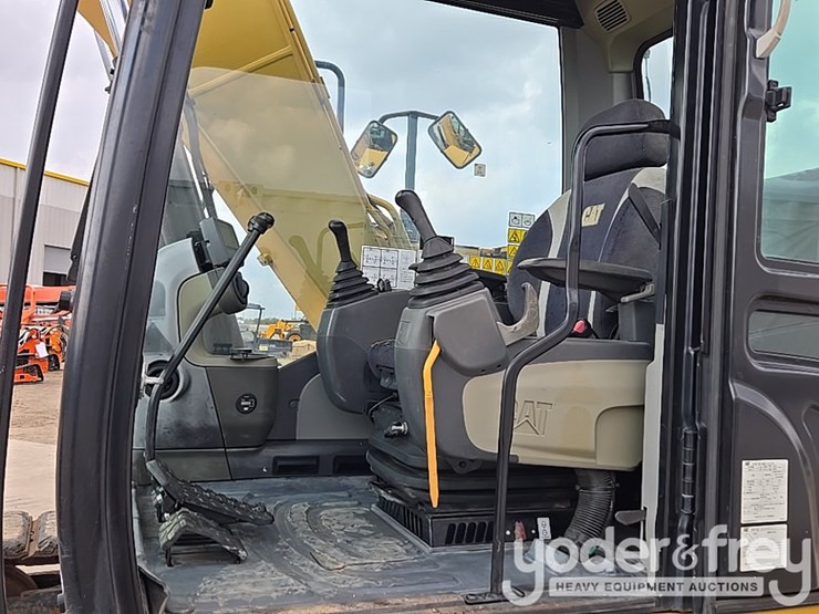 2016-caterpillar-312fgc-image-99