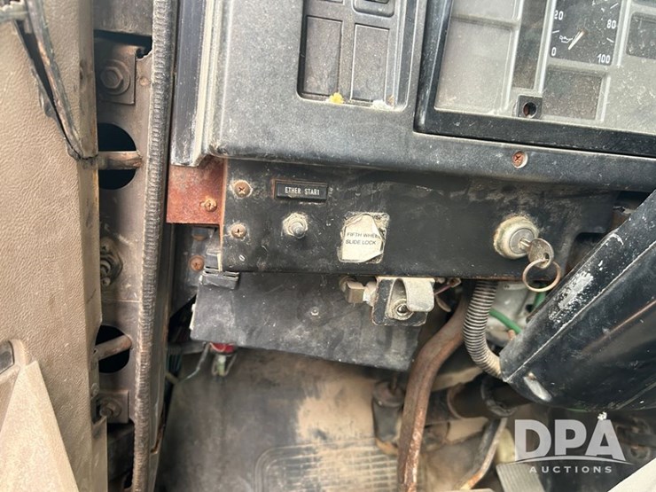 1992-ihc-8100-truck-(cp1306,-unit-431)-image-28