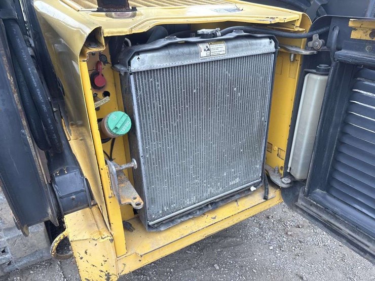 new-holland-c185-image-24