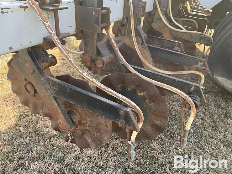 unverferth-8r30-fertilizer-applicator-image-15