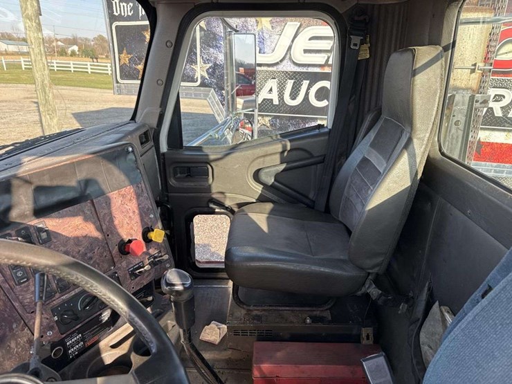 2000-international-9200-image-24