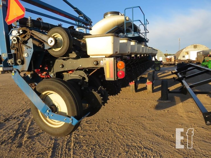 2011-kinze-3600-image-8
