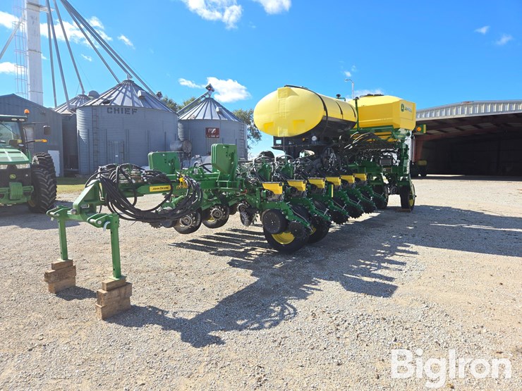 2022-john-deere-1775nt-image-1