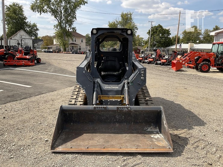 2015-deere-319e-image-8