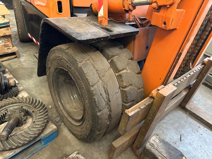 #52-•-clark-lp-solid-tire-fork-lift-8,000-lb-image-9