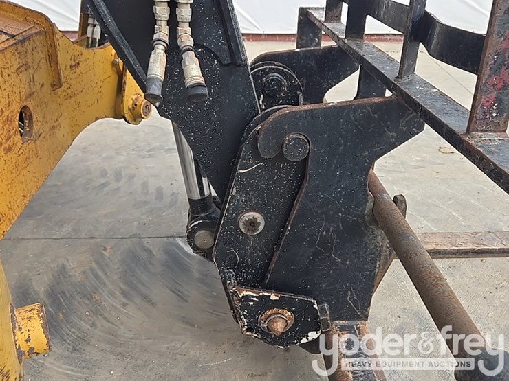 2019-caterpillar-tl1255d-image-12