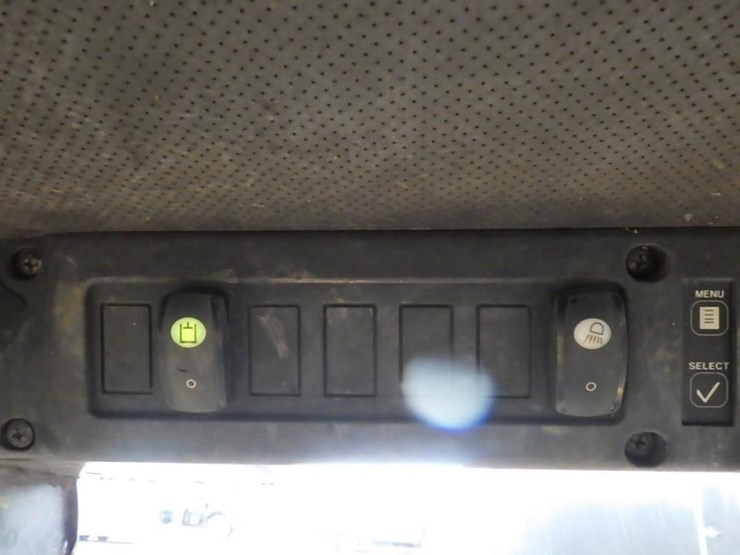 2011-deere-315-image-27