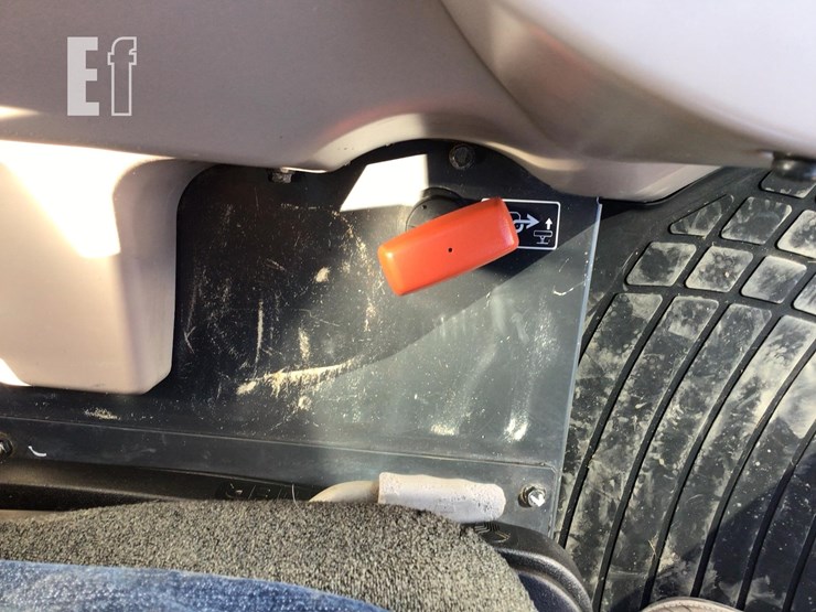 2015-kubota-m7060-image-17