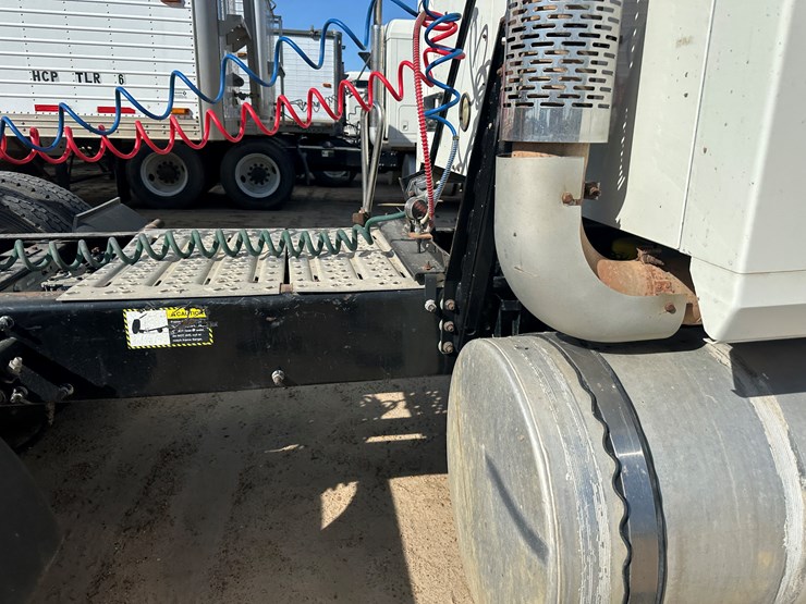 #33701-•-2011-mack-cxu-sleeper-truck-tractor-1m1aw09y4bm013132-image-48