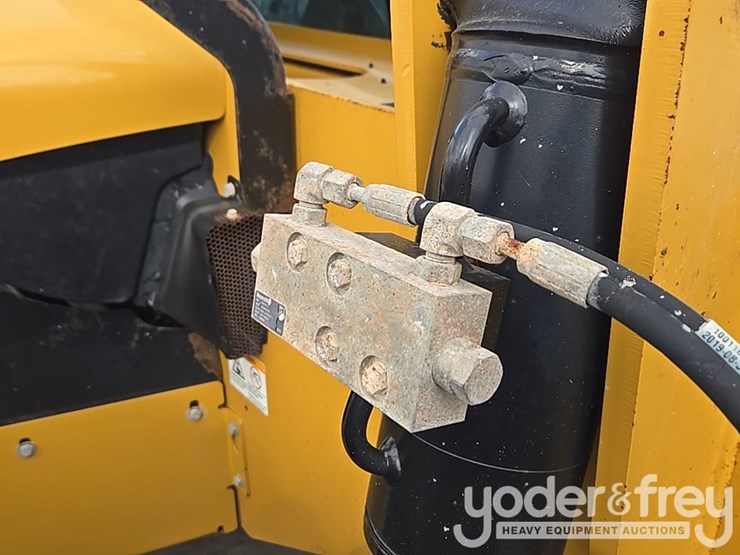 2019-caterpillar-tl1255d-image-76