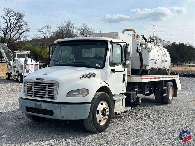 2005-freightliner-m2-business-class-s/a-water-truck-image-12