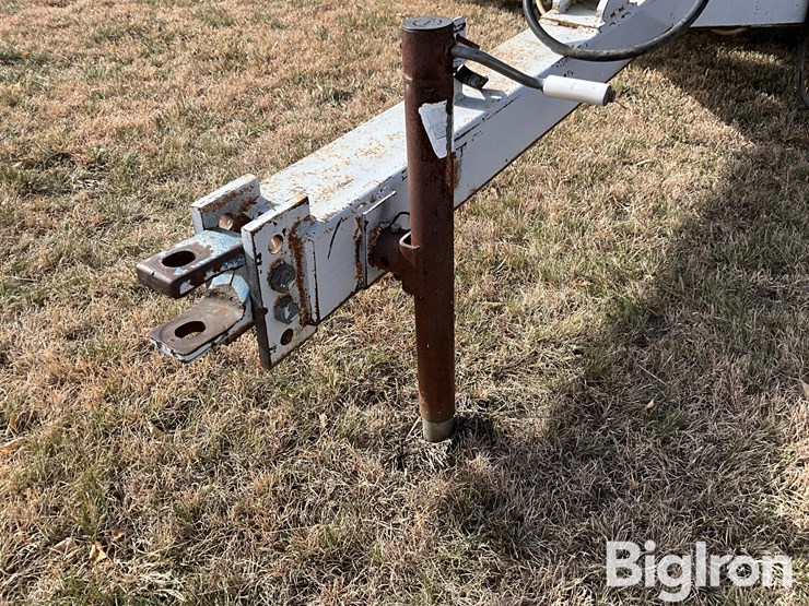 unverferth-8r30-fertilizer-applicator-image-9