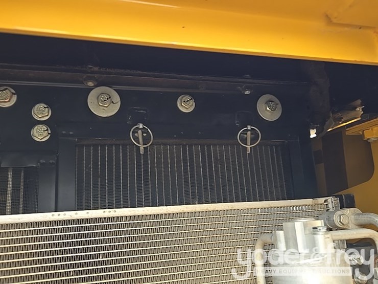 2016-caterpillar-312fgc-image-93