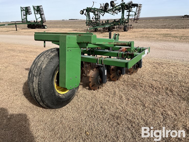 blu-jet-pivot-track-closer-image-5