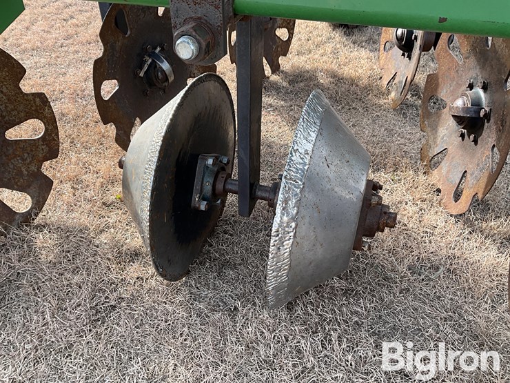 blu-jet-pivot-track-closer-image-11