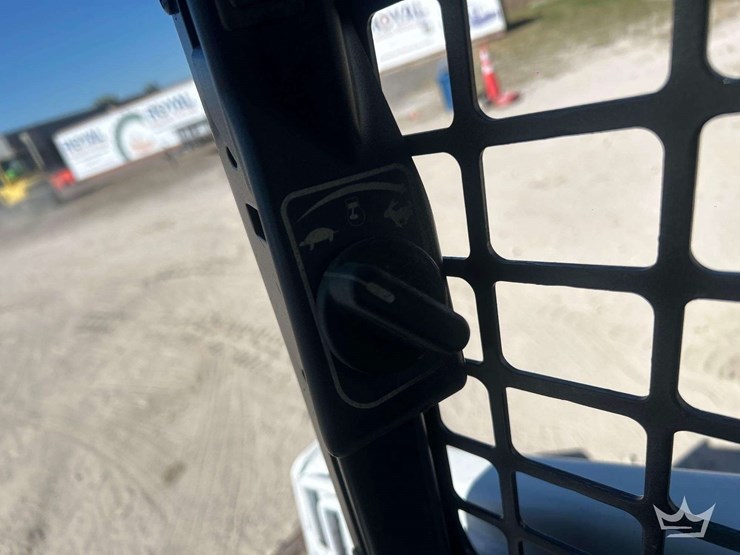 2017-bobcat-t450-image-15