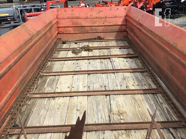 new-holland-512-image-10