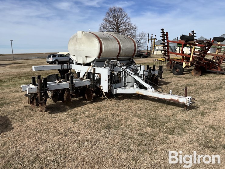 unverferth-8r30-fertilizer-applicator-image-3