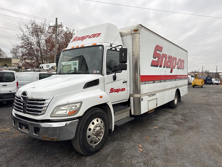 #140-•-2008-hino-snap-on-box-truck-image-1