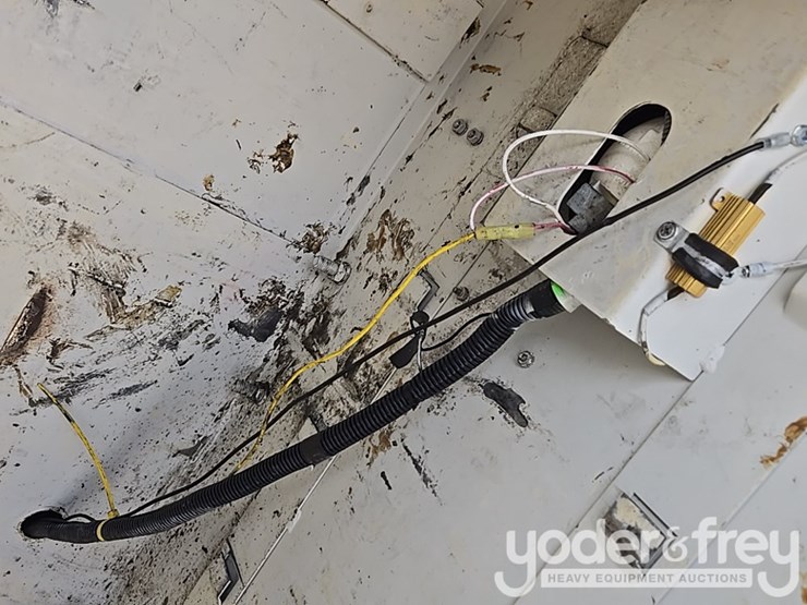 2014-dodge-service-truck-image-64