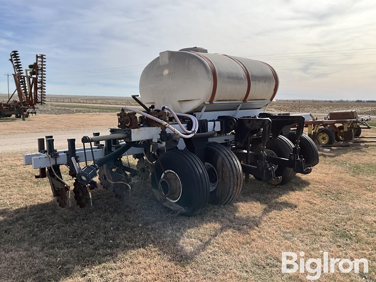 unverferth-8r30-fertilizer-applicator-image-7