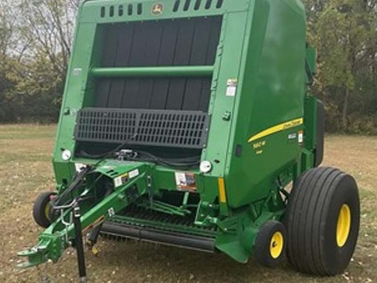 2023-john-deere-560m-image-1