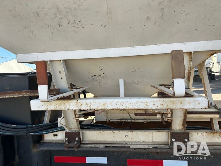 2006-b-b-dry-tender-trailer-(cp1300,-unit-169)-image-28